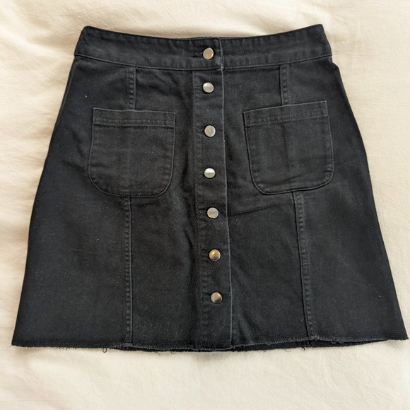 Black button up mini skirt - Picture 1 of 3